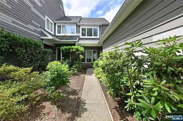 Wyckoff, NJ 07481,197 Brewster RD