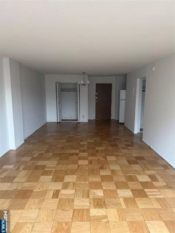 Hackensack, NJ 07601,25 Zabriskie ST #3F