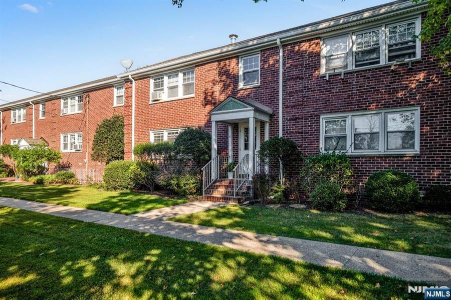 6 Gainesborough #1B, River Edge, NJ 07661