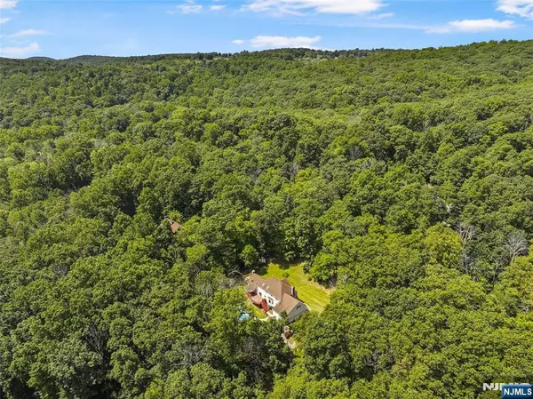 Califon, NJ 07830,910 Ravine RD