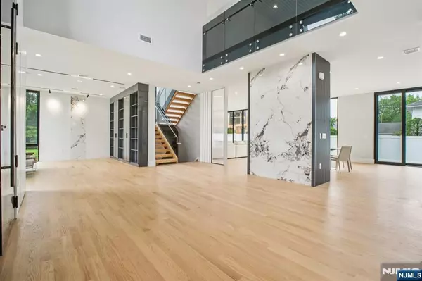 Englewood Cliffs, NJ 07632,2 Connor DR