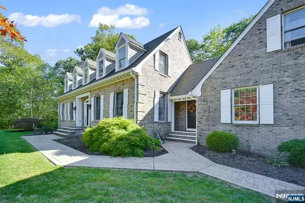 West Milford, NJ 07480,16 Pond View DR