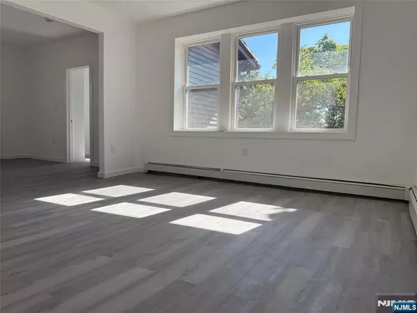 Weehawken, NJ 07086,610 Gregory AVE #2