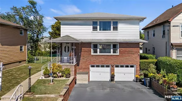 296 Delawanna AVE, Clifton, NJ 07014