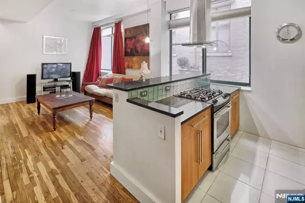 518-536 Gregory #B201, Weehawken, NJ 07086