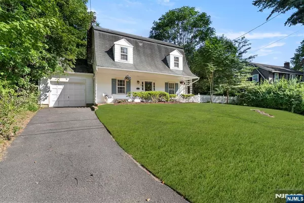 66 Gould PL, Caldwell, NJ 07006