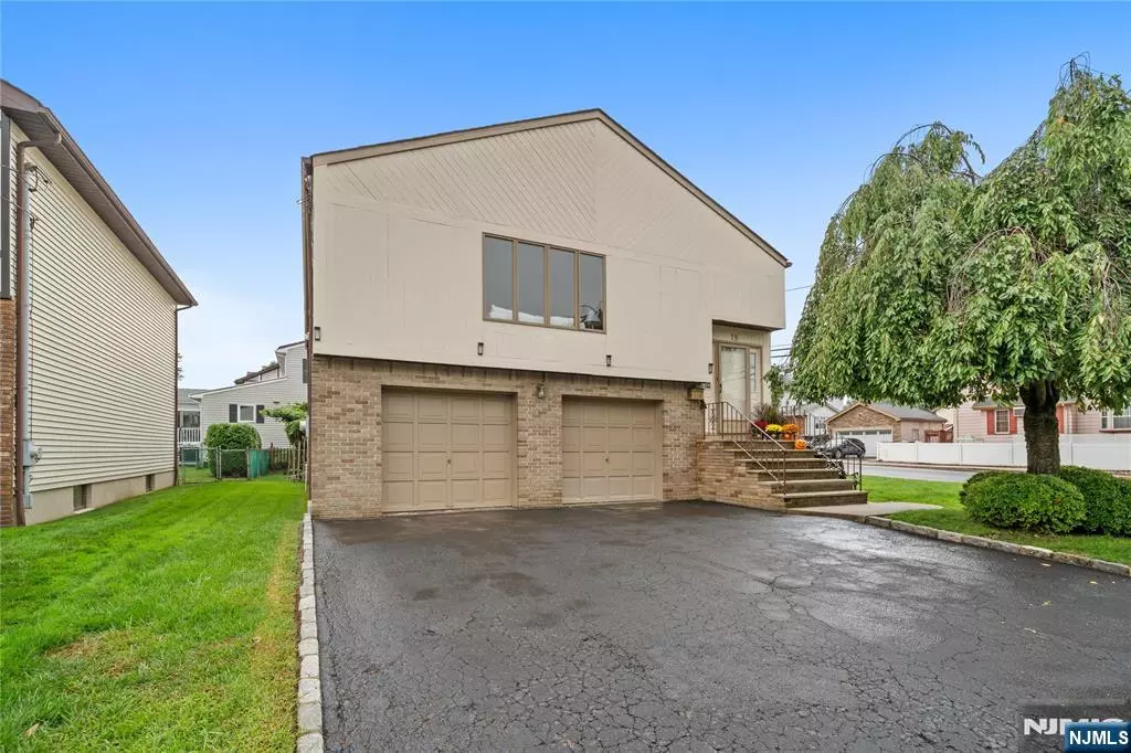 Nutley, NJ 07110,19 Howe AVE