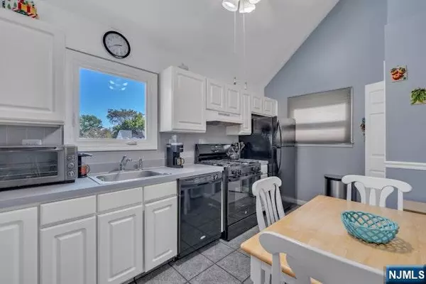 Totowa, NJ 07512,30 Hillside DR