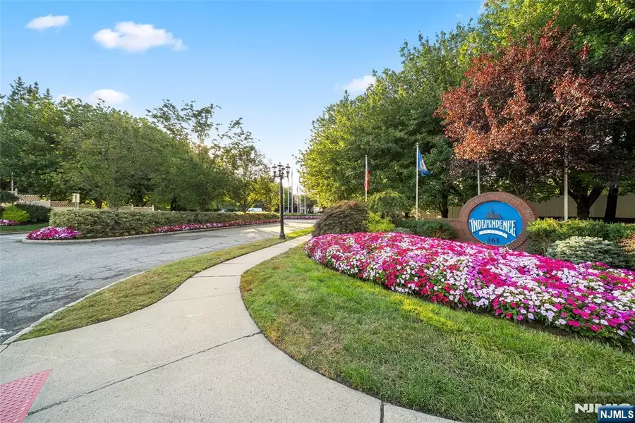 306 Williams CT #U306, Edgewater, NJ 07020