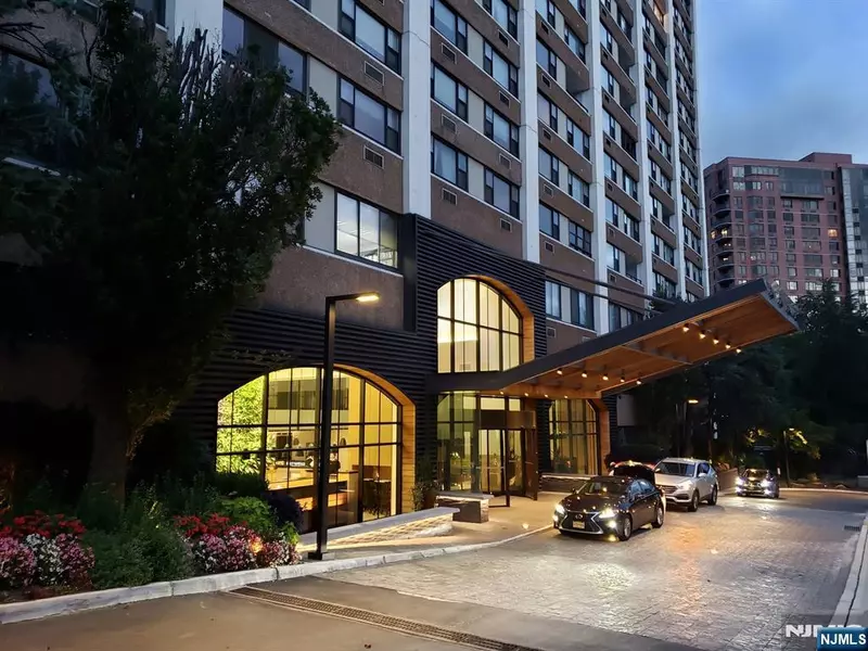 250 Gorge RD #18K, Cliffside Park, NJ 07010