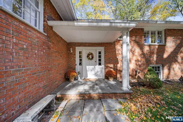 Franklin Lakes, NJ 07417,564 Route 208