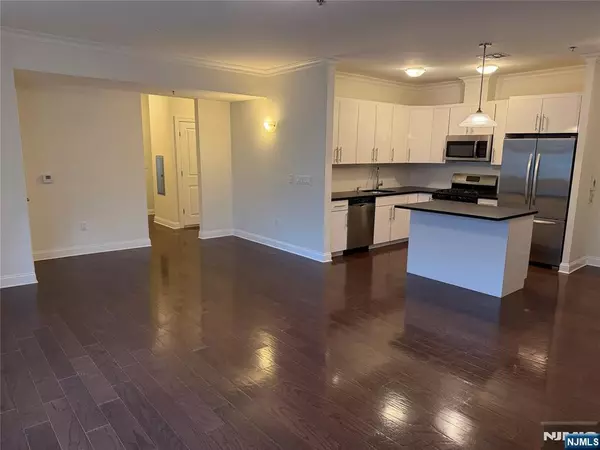 Fort Lee, NJ 07024,2001 Hudson TER #404