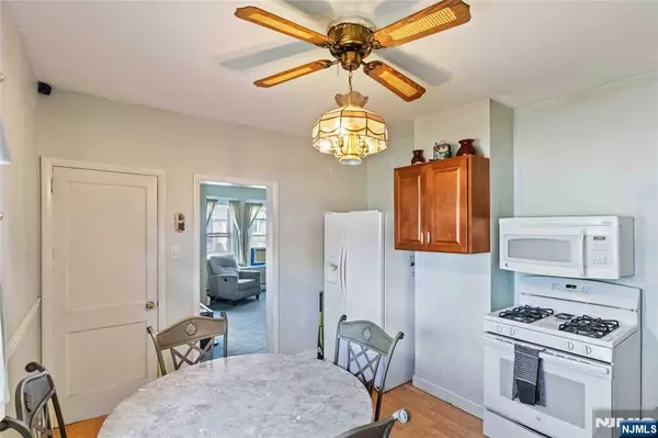 Lyndhurst, NJ 07071,252 Oriental PL