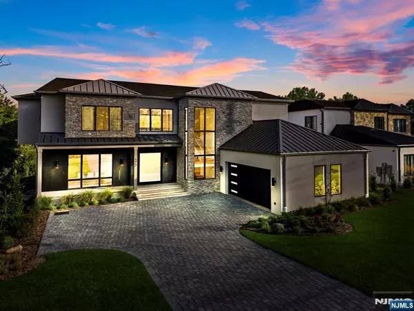 577 Floyd ST, Englewood Cliffs, NJ 07632