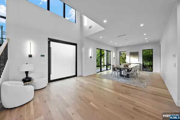 Englewood Cliffs, NJ 07632,577 Floyd ST