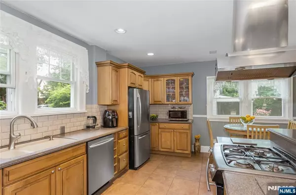 Rutherford, NJ 07070,171 Jackson AVE