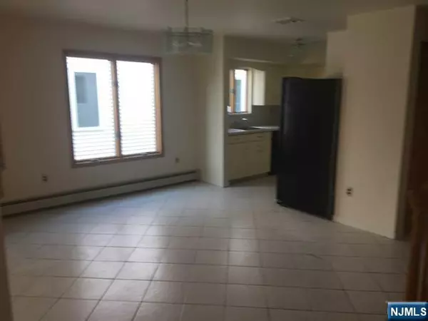 Lodi, NJ 07644,492 Harrison AVE #LEFT