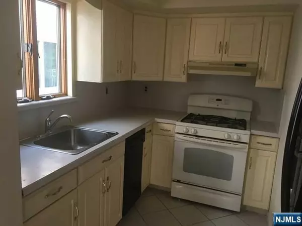 Lodi, NJ 07644,492 Harrison AVE #LEFT