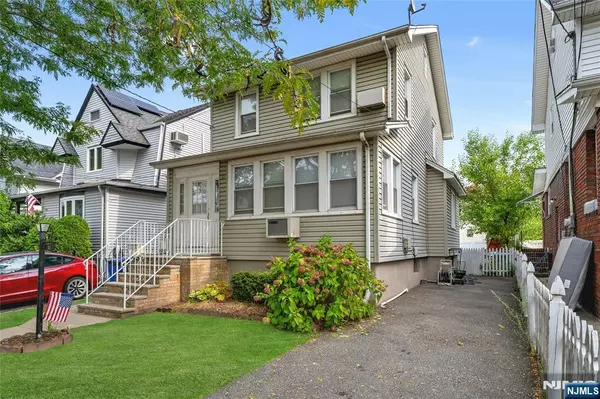 Rutherford, NJ 07070,11 Ayer PL