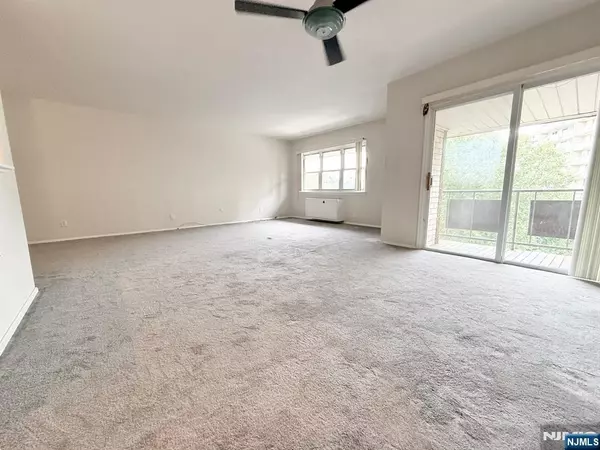 1111 River RD #E17, Edgewater, NJ 07020