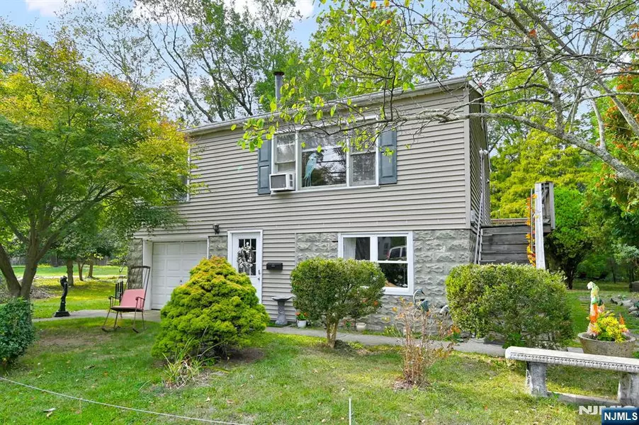 92 Lakeview TER, Oakland, NJ 07436