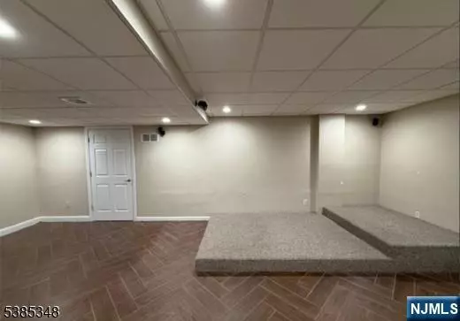 West Orange, NJ 07052,33 McGuire DR