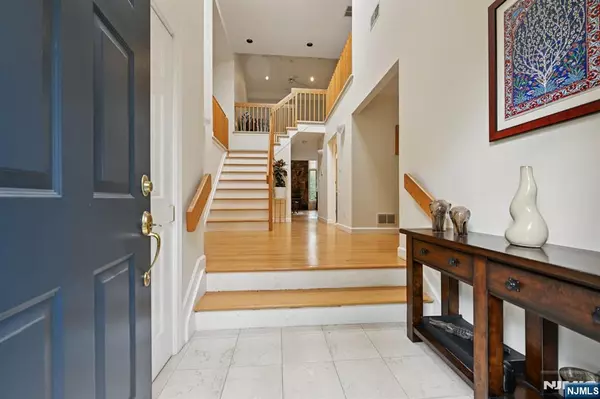 Mountain Lakes Boro, NJ 07046,8 Sherwood DR