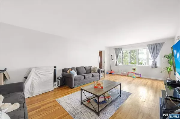 East Rutherford, NJ 07073,58 Mozart ST