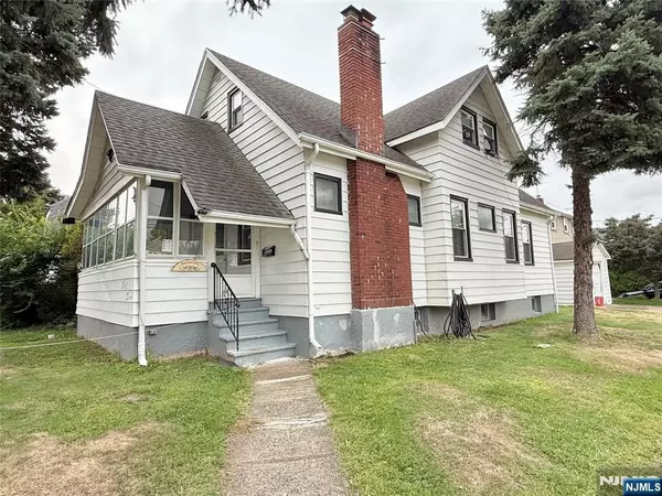 33 Delawanna AVE, Clifton, NJ 07014