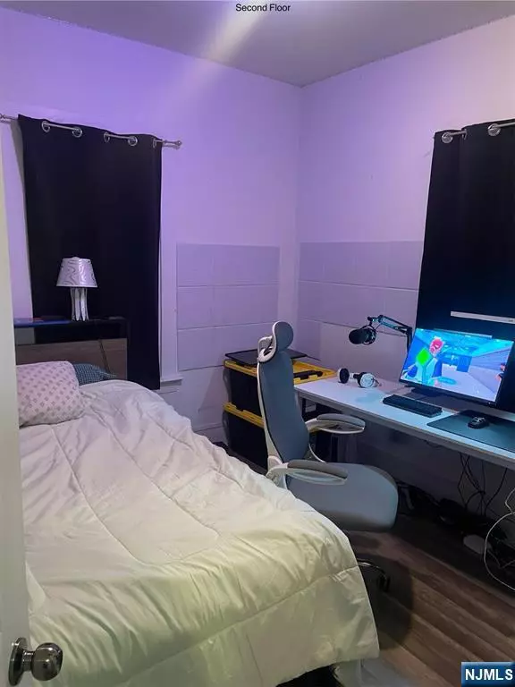 East Orange, NJ 07017,10 Charles ST