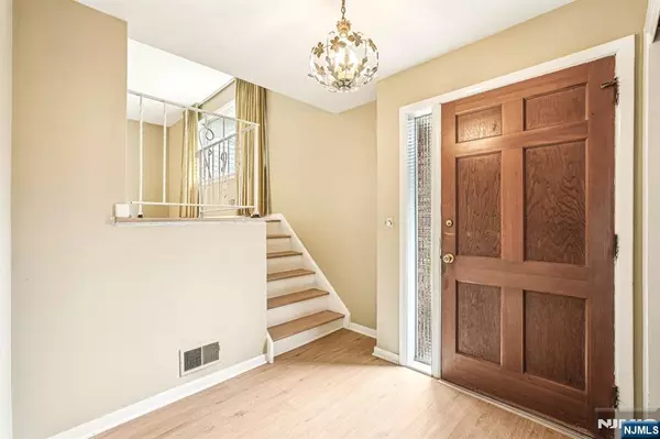 Bergenfield, NJ 07621,68 Sergent CT