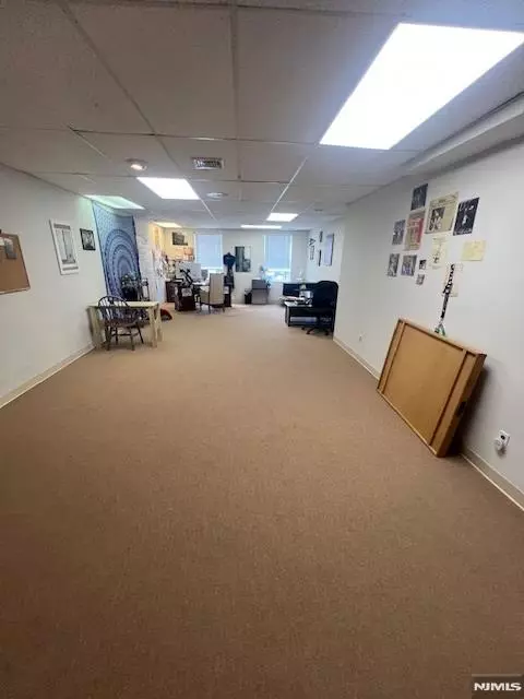 Tenafly, NJ 07670,10 Jay ST