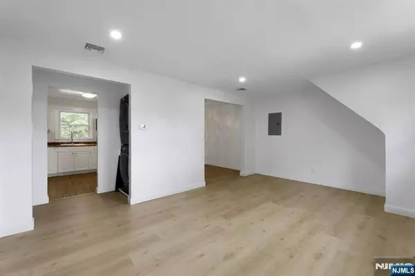 Ridgefield Park, NJ 07660,130 Mt Vernon ST