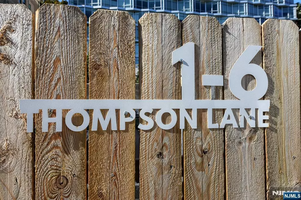 Edgewater, NJ 07020,272 Old River RD