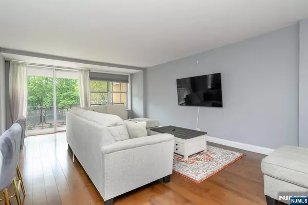 Hackensack, NJ 07601,301 Beech ST #4A