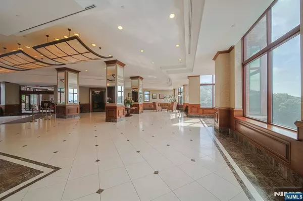 Fort Lee, NJ 07024,100 Old Palisade RD #3303