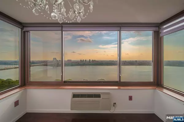 Fort Lee, NJ 07024,100 Old Palisade RD #3303