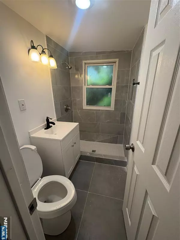 Paterson, NJ 07522,172 Main ST #5