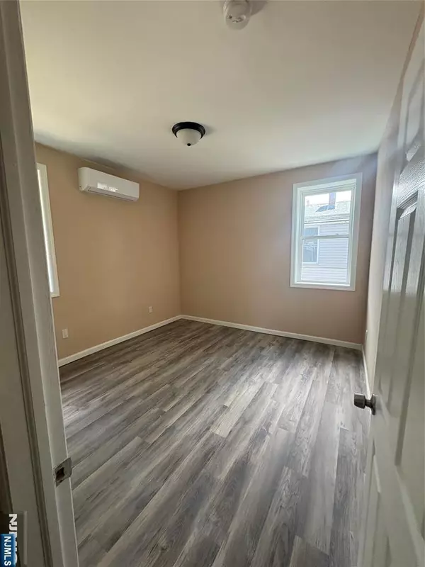 Paterson, NJ 07522,172 Main ST #5