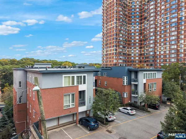 Fort Lee, NJ 07024,1600 Kaufer LN #10