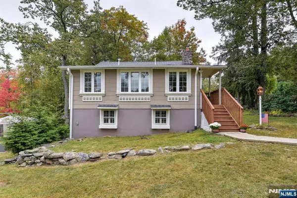 West Milford, NJ 07421,2 Morsemere RD