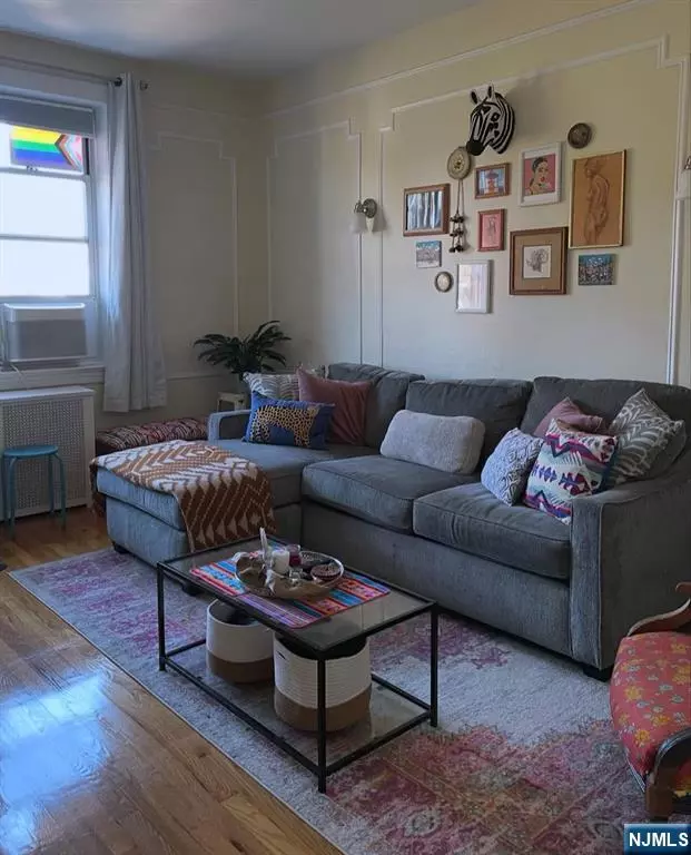Rutherford, NJ 07070,215 Orient WAY #C1