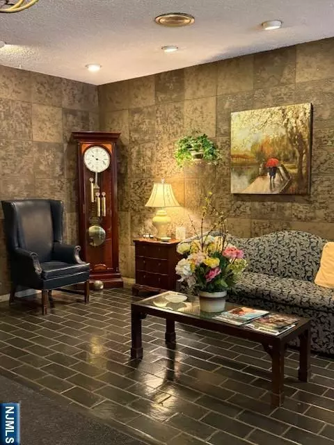 Hackensack, NJ 07601,140 Euclid AVE #4G