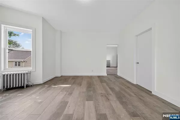 New Milford, NJ 07646,66 Boulevard