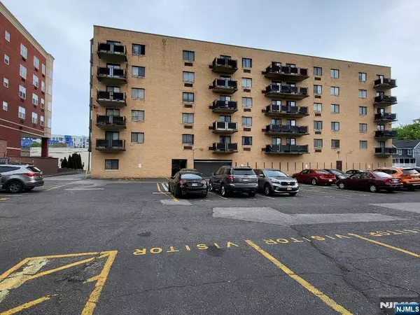 Hackensack, NJ 07601,5 Linden ST #3D