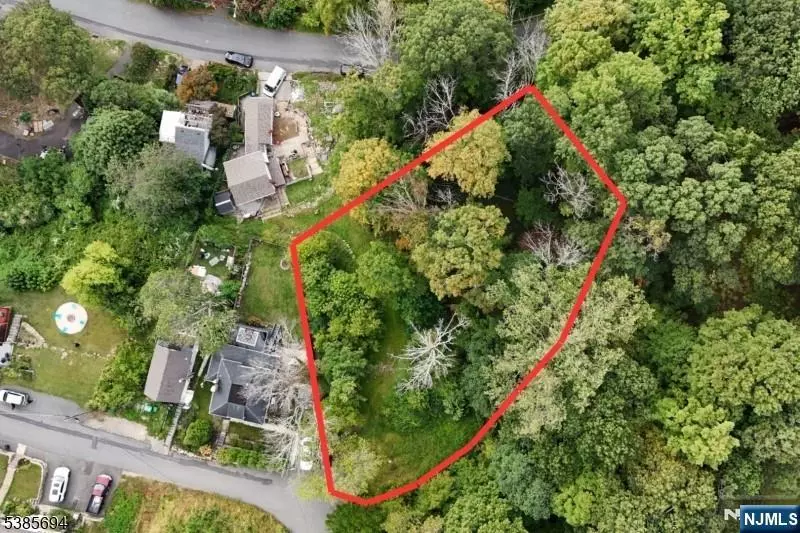 2 Roberts PL, Stanhope, NJ 07874