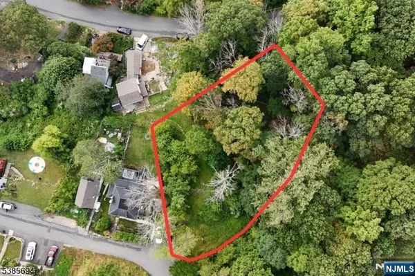 2 Roberts PL, Stanhope, NJ 07874