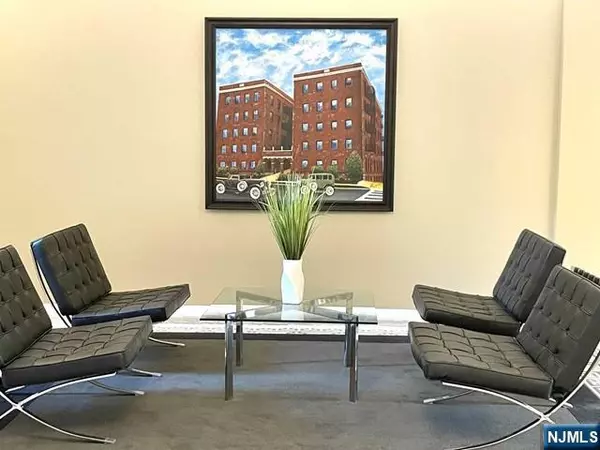 Ridgefield, NJ 07657,855 Broad AVE #3