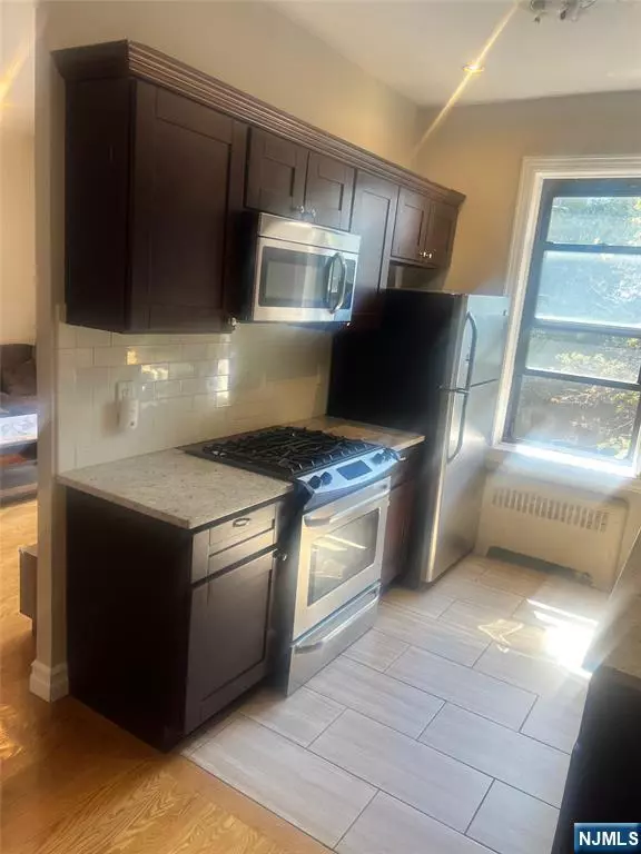 West New York, NJ 07093,6035 Boulevard East #C2