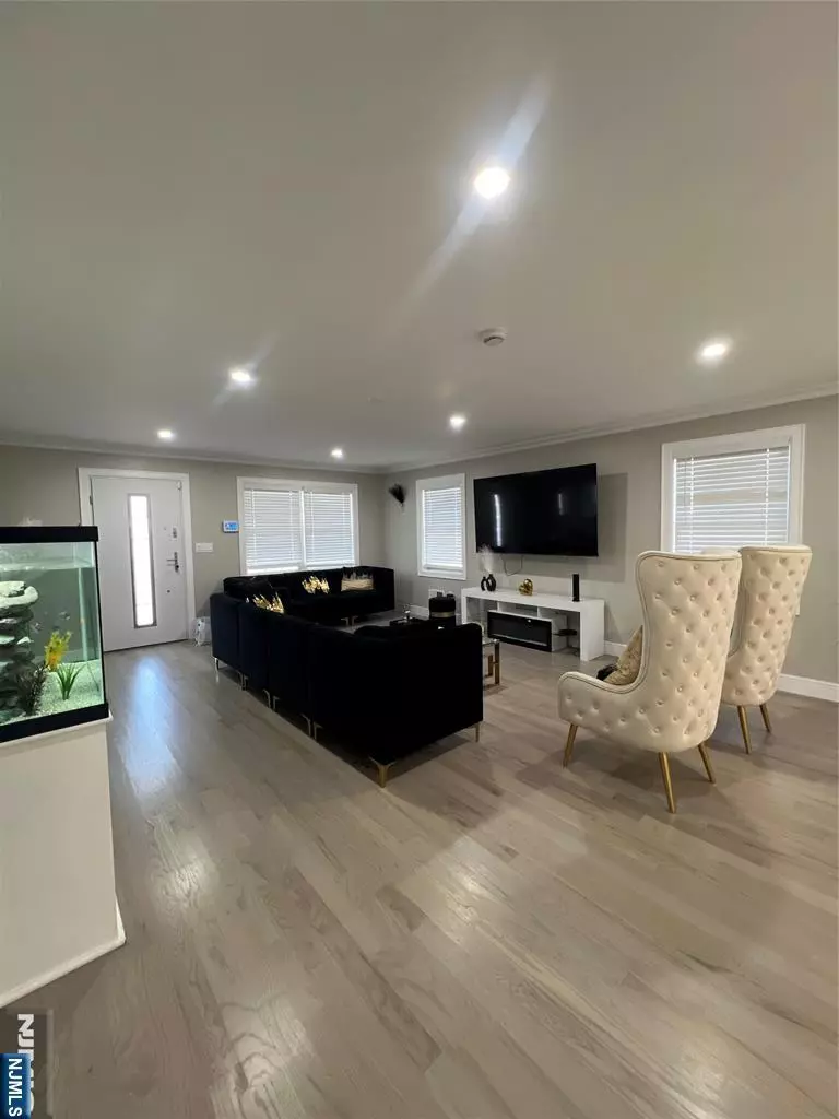Hasbrouck Heights, NJ 07604,161 Kipp AVE